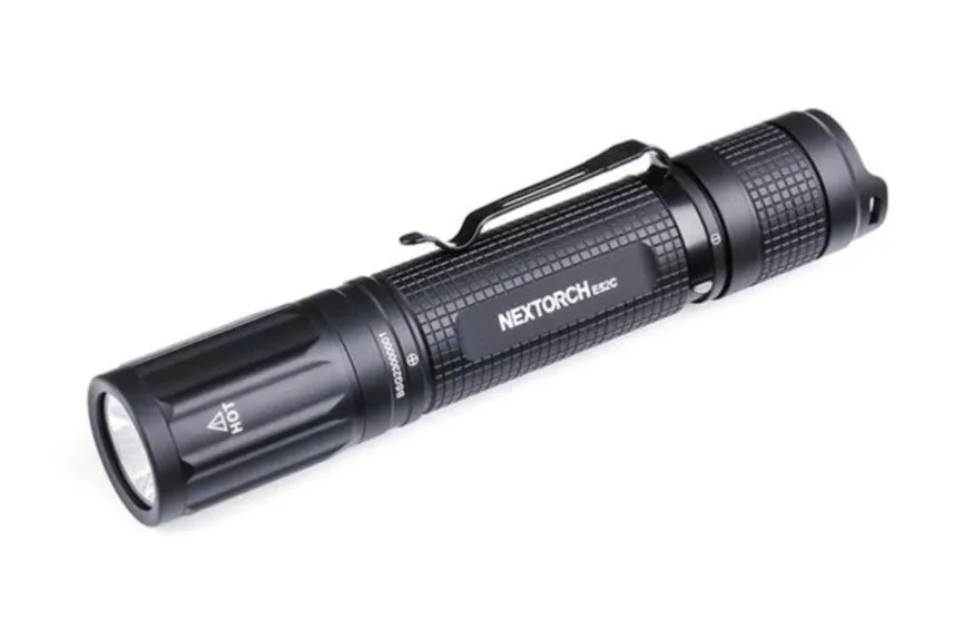 Nextorch Ficklampa E52C 3000lm/210m 5000mAh/USB-C uppladdningsbar (21700) med bältesklämma, bakre svängbar laddning | Belysning - Annan belysning - Ficklampa | GameStuff