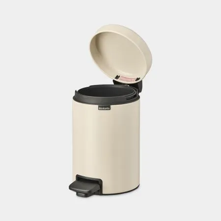 Brabantia Newicon pedalspand 3 ltr. Beige | Köksutrustning - Hushålls tillbehör - Sopsortering | GameStuff