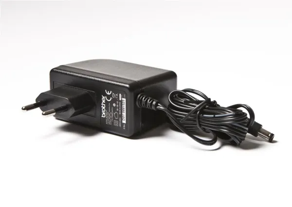Brother ADE001EU - Strømforsyningsadapter - for P-Touch PT-1000, PT-1005, PT-1010, PT-1290, PT-750, PT-E550, PT-H500, PT-H75