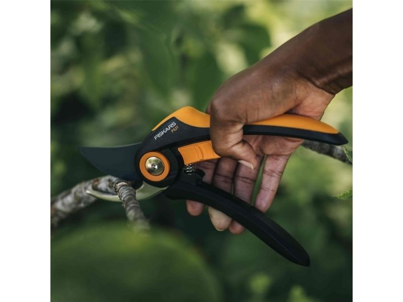 Fiskars Plus Bypass-Gartenschere P521, Bypass, Kunststoff, Schwarz, Orange, Stahl, Schwarz/Edelstahl, 20,1 Cm