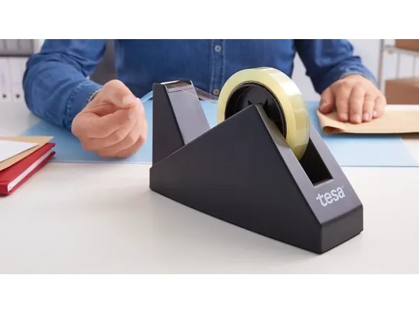 Tapedispenser sort bordmodel tesa Easy Cut max. 25mm x 66m tape | Kontorsmaterial - Tejp & dispensrar - Tejp dispensrar | GameStuff