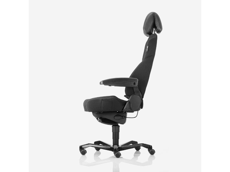 Kontorstol KAB Seating K4 Premium, White-Line Sort tekstil fighter inkl. armlæn og nakkestøtte i sort skind