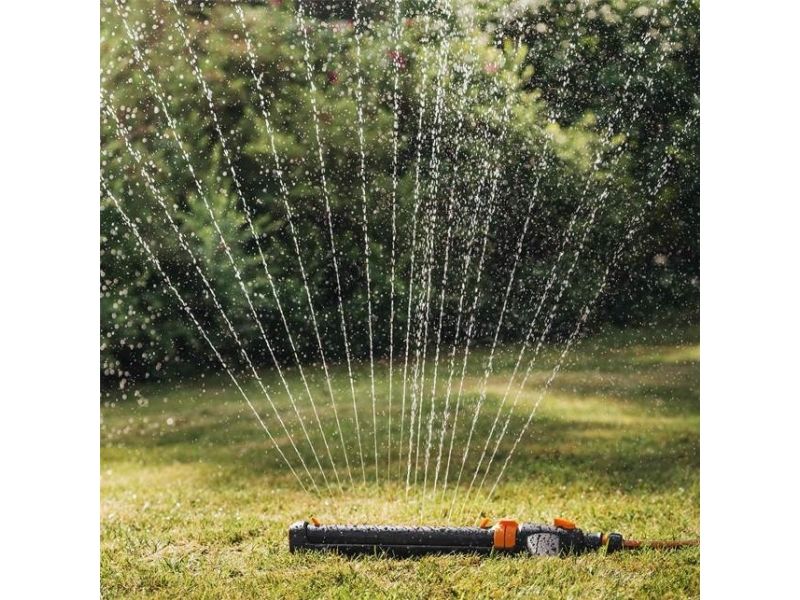 Fiskars 1027028, Oscillerende Vandsprinkler, Sort, Orange